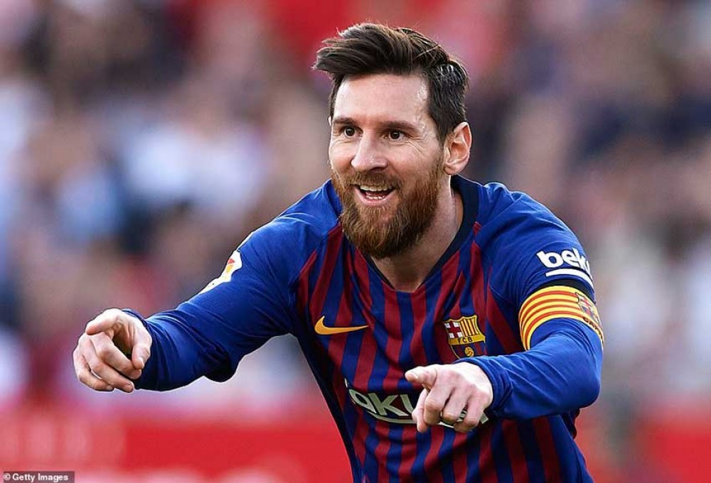Messi returns to Barcelona training, Suarez fit again