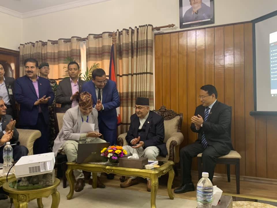 प्रधानमन्त्री ओली र उनका पत्नी राधीकाले खरीद् गरे त्रिशुली बी को २० लाखको शेयर !