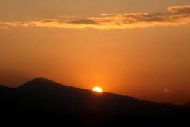 ओलम्पिक, उथलपुथल र ट्रम्पको वर्षपछि विश्वले सन् २०२५ लाई स्वागत गर्दै