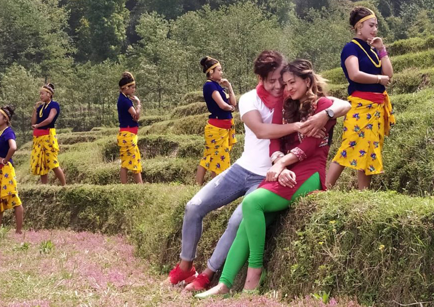 रसिलो त्यो मायाको बोलीमा….