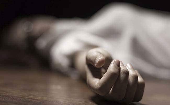 मरेको लाशबाट गहना चोरीयो, सोधपुछ गर्दा प्रहरीको कुटाइमा हातै भाचियो !
