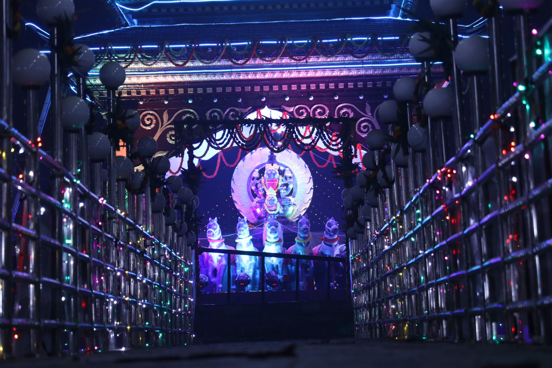 छठमा झिलिमिलिबत्तीले सिंगारिएयो पोखरी (फोटोसहित)