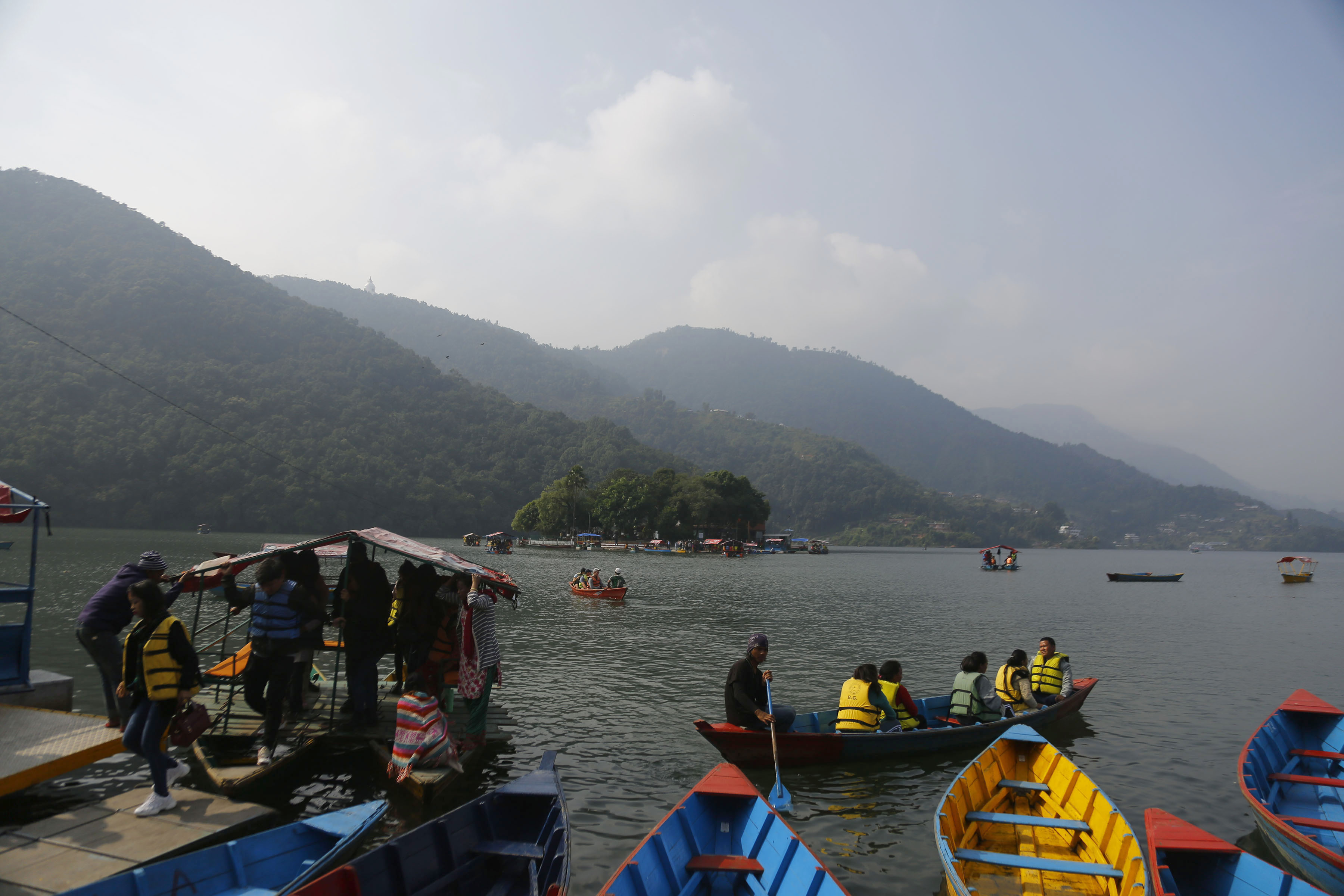तालबाराही जाँदै आन्तिरक तथा वाह्य पर्यटक