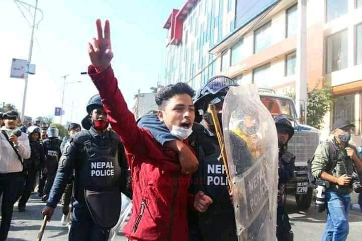 नेपाली भूमि भारतले मिचेको विरोधमा प्रदर्शनमा उत्रिएका ४२ जना नेकपा निकट विद्यार्थी गिराफ्तार