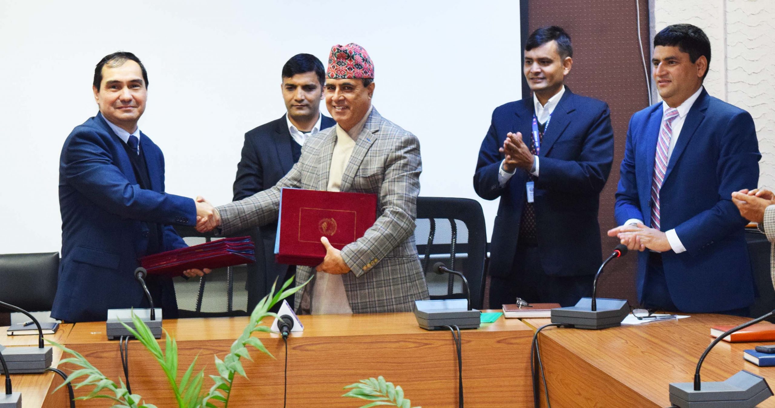 एडिबीले दिने ४० अर्ब ४५ करोड ऋण सहयोगसम्बन्धी सम्झौतापत्रमा हस्ताक्षर