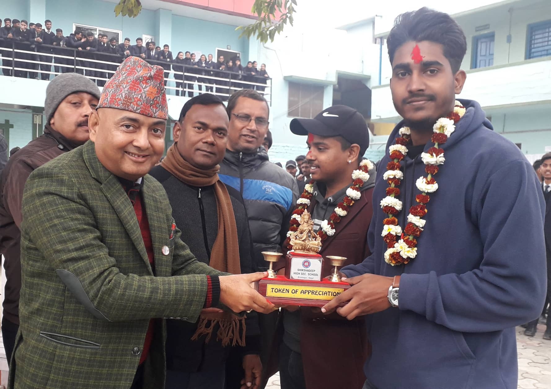 एमवीवीएसमा पूर्ण रुपमा छात्रवृद्धीमा नाम निकाल्ने विद्यार्थीलाई शिक्षादीपको सम्मान