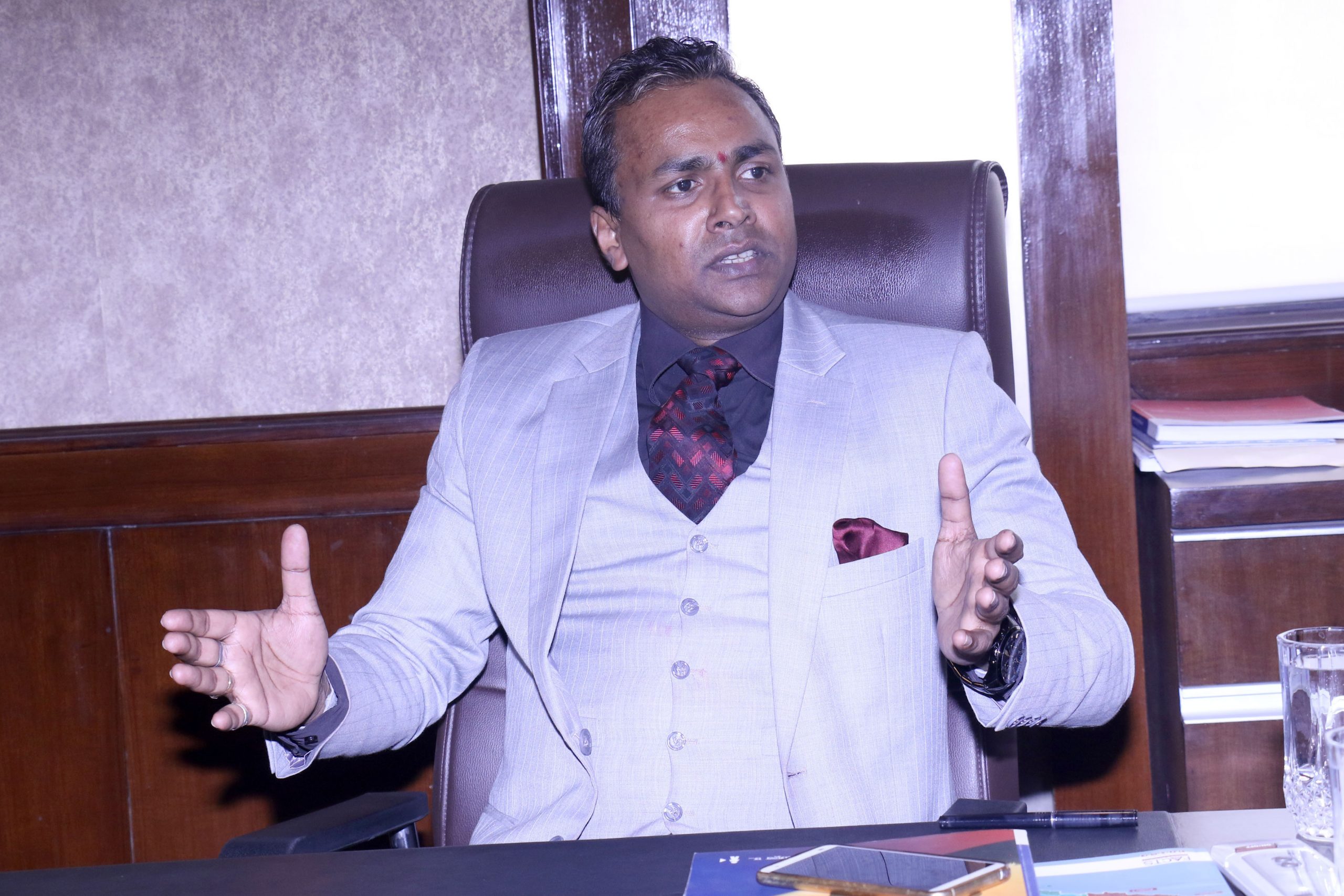 विवेकको भरपुर उपयोग गर्दै एनएलआइसीका ‘कान्छा सिइओ’ विवेक झा 