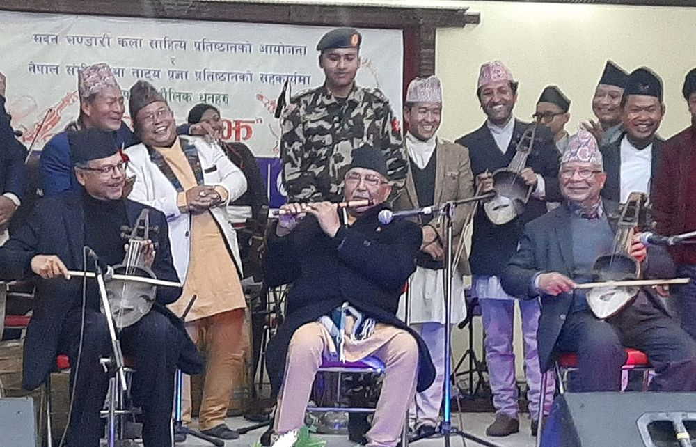 जब प्रधानमन्त्रीले सारङ्गी र बाँसुरी बजाउन थाले…