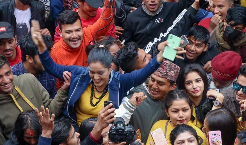 धुर्मुस सुन्तलीको चलचित्र ‘सेन्टि भाइरस’ ले पहिलो दिन एक करोड भन्दा धेरै कमायो