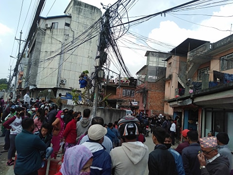 ग्यासमा भीड उस्तै ( तस्वीर सहित )