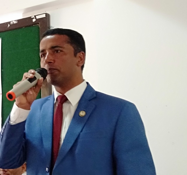 विद्यालय बस सञ्चालनमा त्रिपक्षीय सम्झौता, जागिर खुवाउनकै लागि भर्ना गरिएका शिक्षकले गुणस्तर दिन सक्दैनः मन्त्री दुलाल