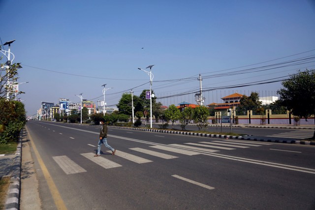 काठमाडौँ उपत्यकामा लकडाउनको पूर्ण पालना (तस्वीरहरु)
