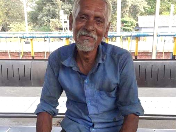 जो रोटीका लागि ४० बर्षदेखि अरुको लाश बोकिरहेका छन् !