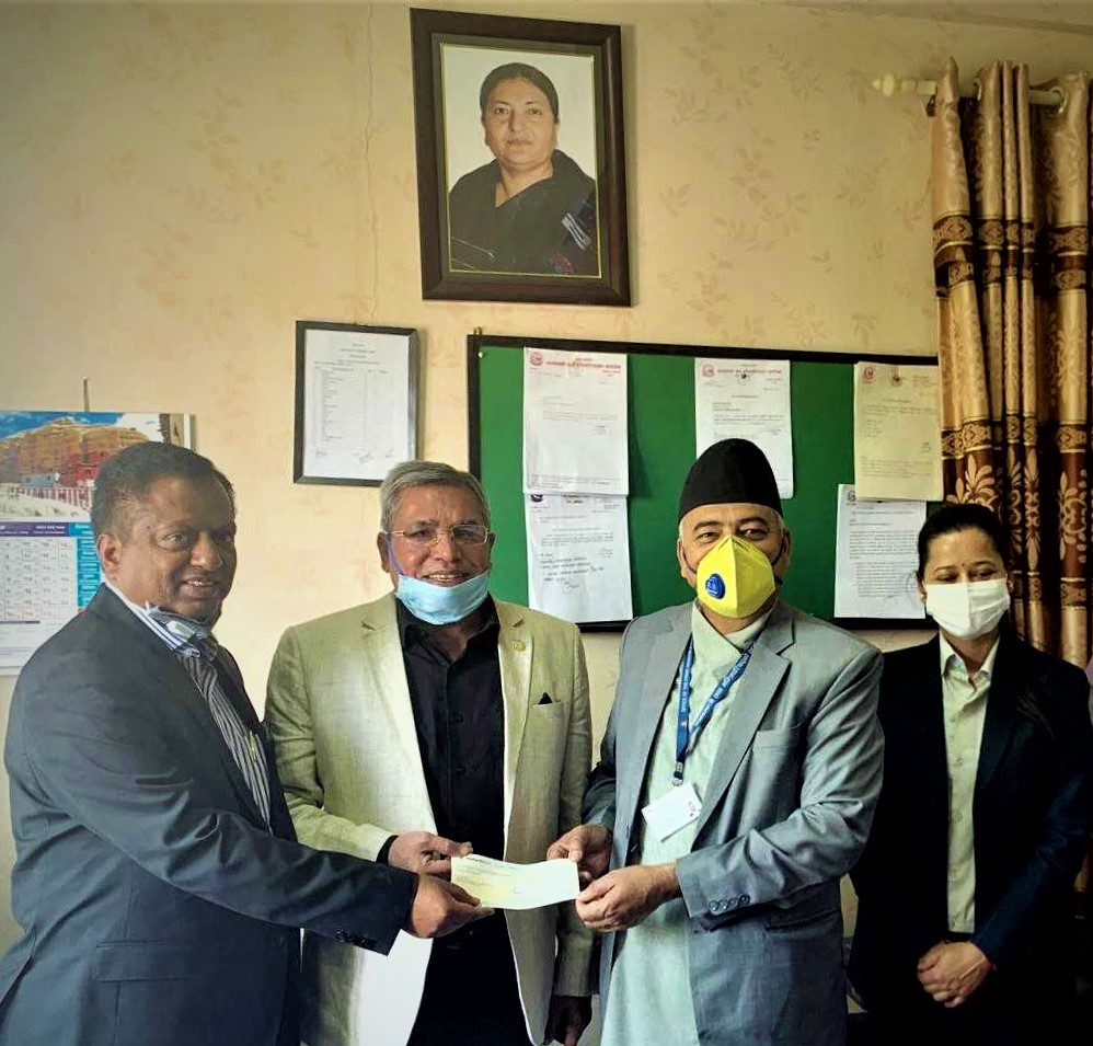 नेपाल लाइफद्धारा कोरोना रोकथाम नियन्त्रण र उपचार कोषका लागि एक करोडको चेक हस्तान्तरण