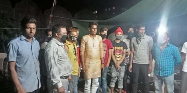 भारतमा अलपत्र परेका पीडा : दुताबासको फोन नै उठ्दैन, रोगले भन्दा भोकले मरने डर !