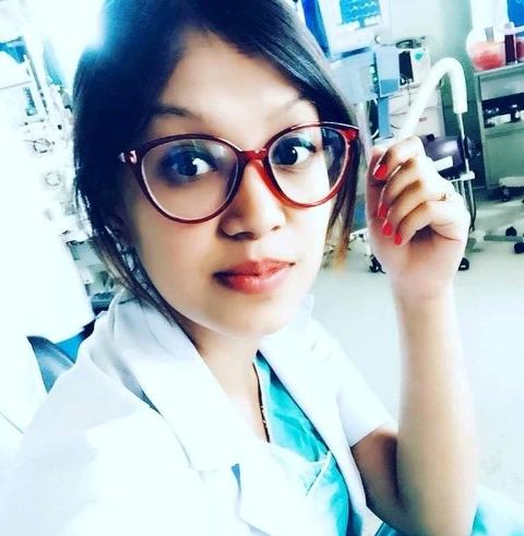 विना हतियार माक्सको भरमा कोरोनासँग युद्ध लड्न जाँदैछुः एउटी नर्सको पीडा