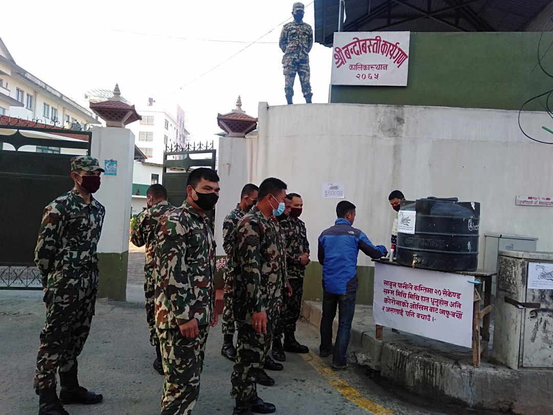 कोरोना रोकथाम र सचेतनामा सेनाको सराहनीय प्रयास(तस्वीरहरु)