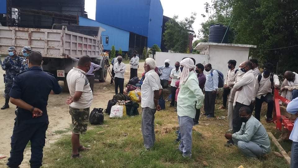 सीमा क्षेत्रमा थप कडाई ,नेपाल पस्न खोज्दा सशस्त्र प्रहरीद्वारा १८ जना फर्काएर भारतीय सीमा सुरक्षा बलको जिम्मा