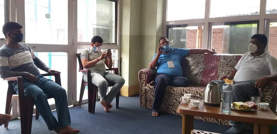स्थानीय प्रशासनको असहयोगले रेडियो संचालन गर्न कठीनाई भएकाे भन्दै साँचो बुझाउने चेतावनी