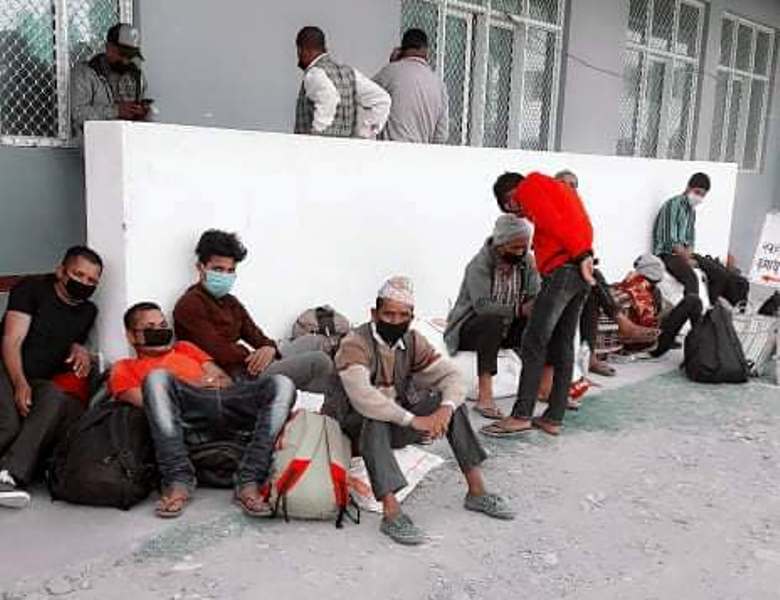भारतबाट रोगको डरले आए, बेरोजगारीको चिन्ताले उतै फर्कँदैछन् नेपाली