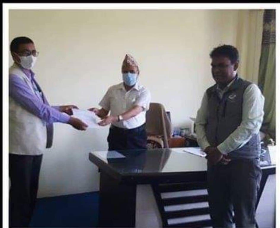 भारतमा अलपत्र परेका नेपालीलाई स्वदेश ल्याउनुपर्ने माग राख्दै सिडिओलाई ज्ञापन पत्र