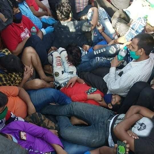 भारतमा नेपालीः  एउटा ट्रकमा पचासौ जना कोचिएको यो दृष्य  , कहिले पुगिएला घर ?