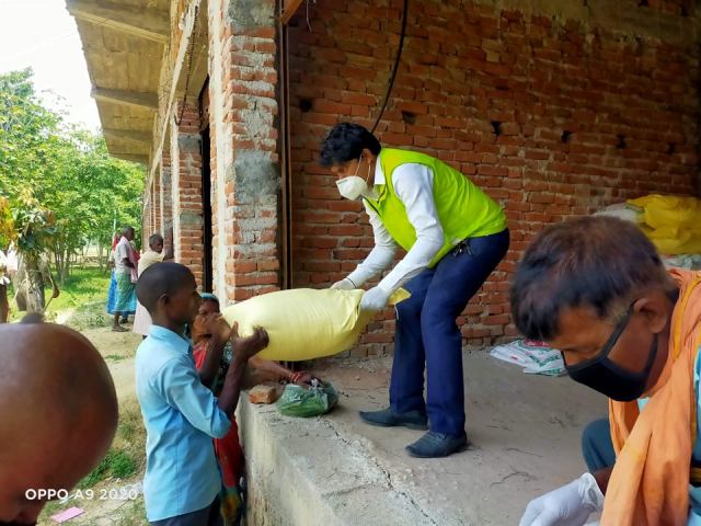 मिथिला वाईल्ड लाइफ ट्रष्टले पर्साको मुसहर बस्तीमा बाडयो राहत