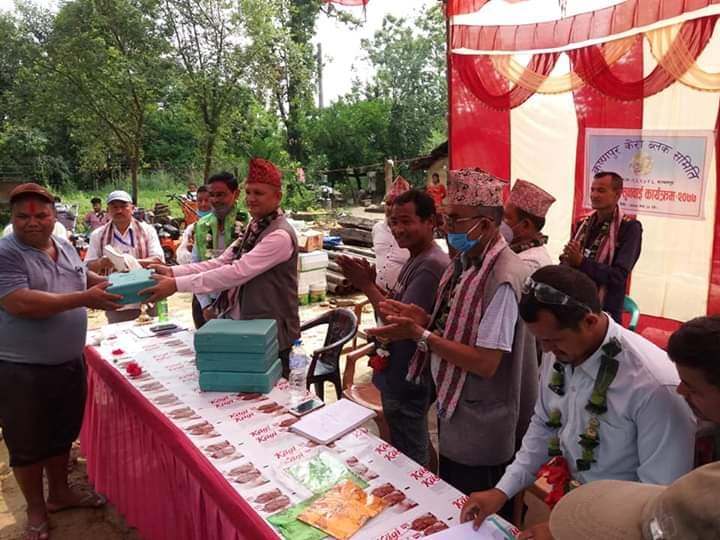 केरा खेतिलाई बृद्धि गर्न् किसानहलरूलाई कृषि उपकरण तथा कृषि यन्त्र हस्तान्त्रण