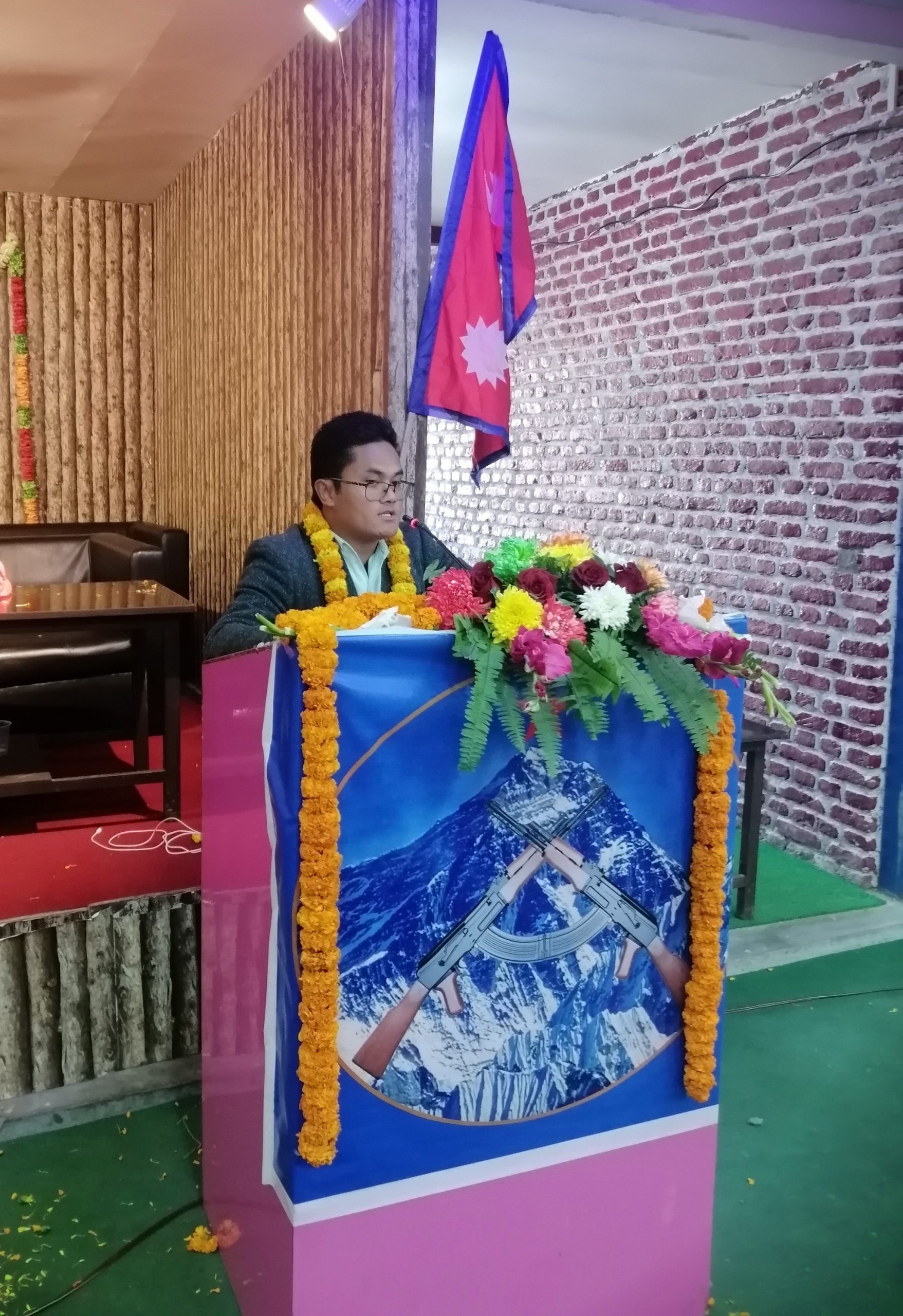 सरीता गिरीलाई जुत्ताको माला लगाएर बोर्डर कटाईयोस !