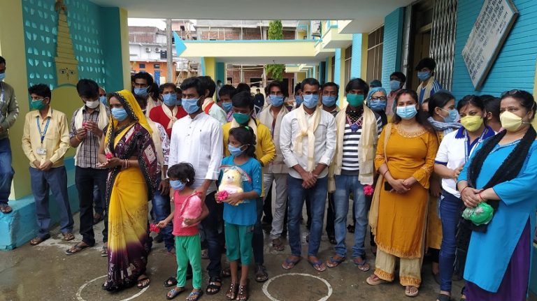 बुटवलबाट कोरोना जीतेका २५ जना नाचेर फर्किए घर !
