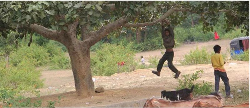 दुर्गम विद्यार्थी भन्छन्ः फोन, टिभी र इन्टरनेटले काम नगर्ने ठाउँमा जन्मिएर भाग्यले ठगेछ