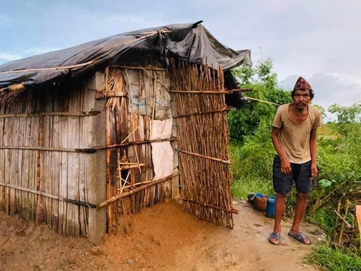 सिर्जनशिल नेपाली समाज युकेका अध्यक्ष भक्तले छोरा र ज्वाईको जन्मदिनमा बृद्धाको घर बनाउन दिए ४० हजार