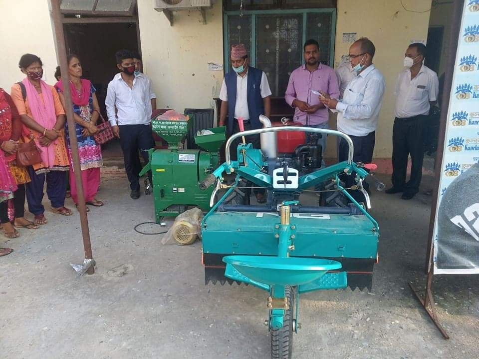 भीमदत्त नगरपालिका द्वारा किसानहरूलाई कृषि उपकरण सहयोग