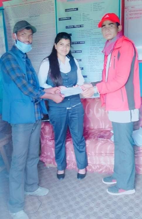 बन्दाबन्दीमा अविभावकसगँ चर्को शुल्क उठाउने कार्य रोक्न माग गर्दै अखिल क्रान्तिकारी जाजरकोटद्धारा ज्ञापन पत्र बुझायो