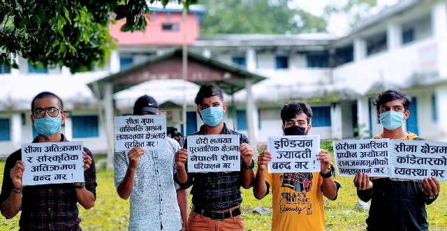 ठोरीको सीमा पिलर भत्काईएको बिरोधमा धरान पिण्डेश्वर क्याम्पसका बिद्यार्थीद्धारा प्रदर्शन