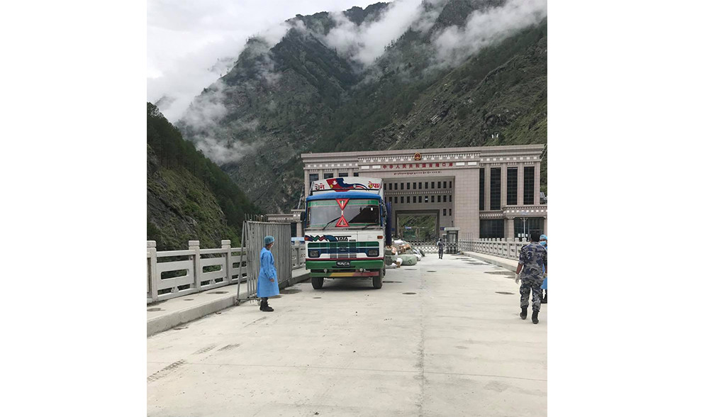 रसुवागढी नाकाबाट आयात पुनः खुल्ला, चीनले मितेरी पुल सम्म ल्याईदियो सामाग्री