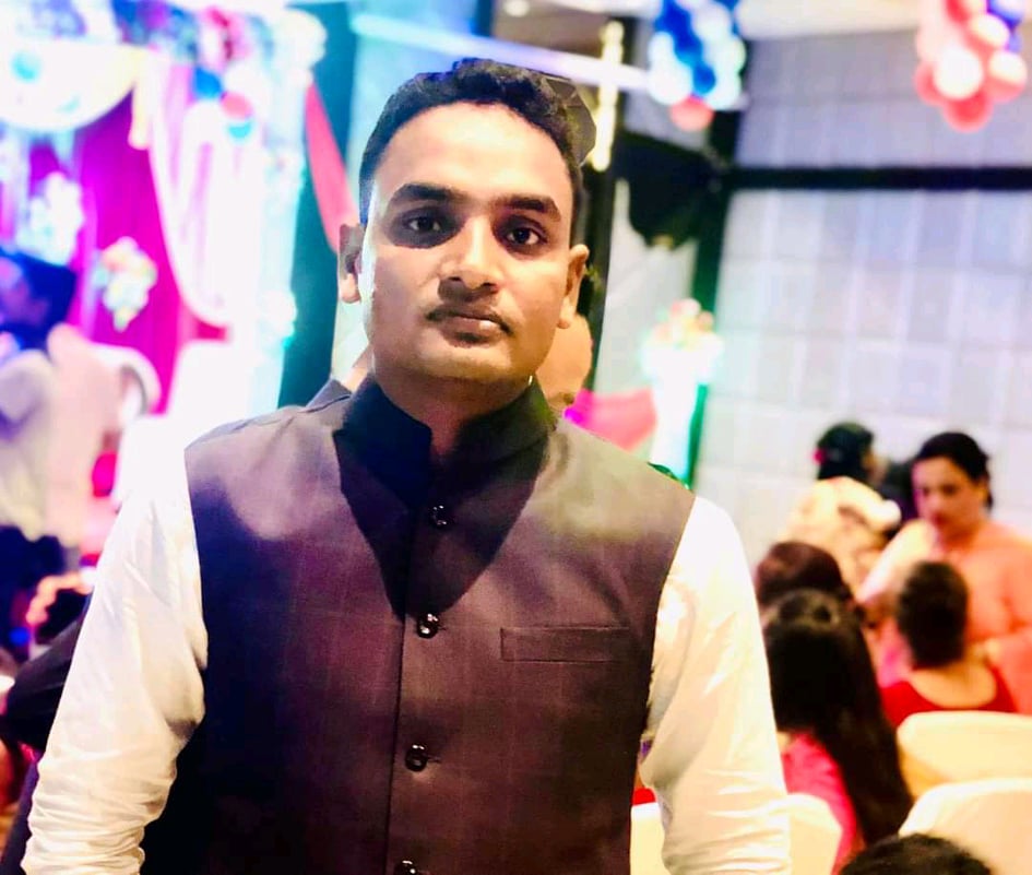 के तपाईको पेट भरिए पुग्छ नेता ज्यूहरु ?