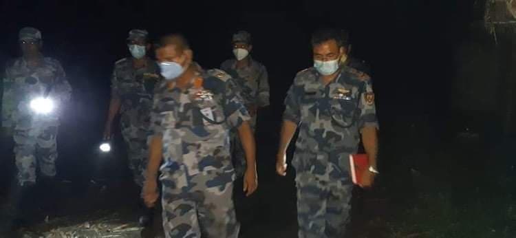 सशस्त्र प्रहरी बल नेपाल २ नम्बर बाहिनीका डिआइजी ब्रम्हचार्य सीमाको निगरानीमा निरन्तर खट्दै