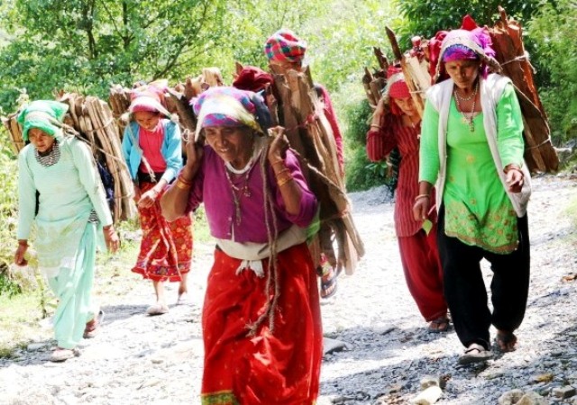 दाउँरा बेचेर घरखर्च  टार्दै