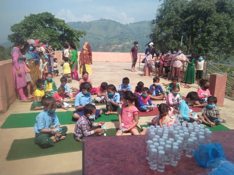अखिल क्रान्तिकारी काभ्रेद्धारा मास्क र सेनिटाईजर वितरण एवं शुभकामना कार्यक्रम सम्पन्न