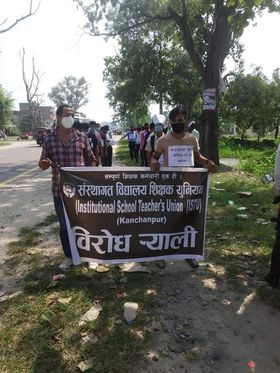 तलबको माग राख्दै बोडिङ्गका शिक्षकद्वारा बिरोध प्रर्दशन