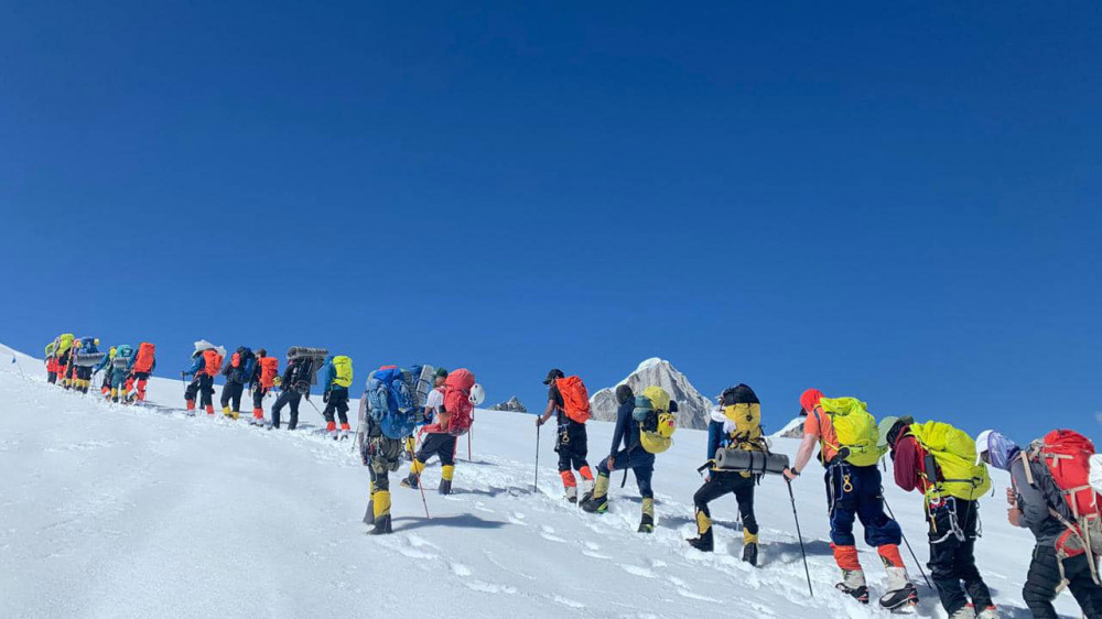 बहराइनका राजकुमार सेखले सफलतापुर्वक चढे मनास्लु हिमाल