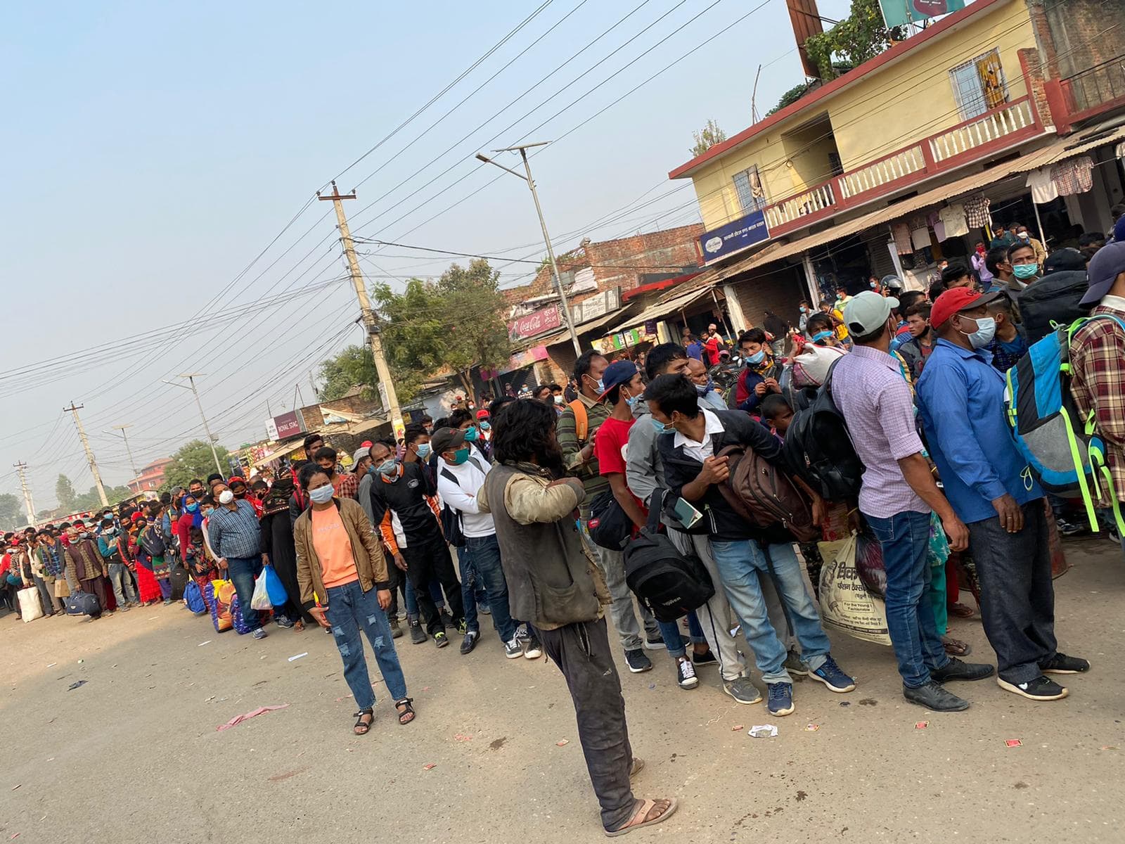 रोजीरोटीका लागि भारत हिँडेकाहरुको यो ताँती देखेको छ वालुवाटारले ?