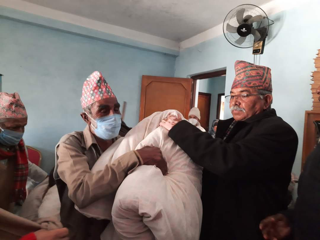 जेष्ठ नागरिकलाई न्यानो बाँड्दै नमोबुद्धका जनप्रतिनिधि