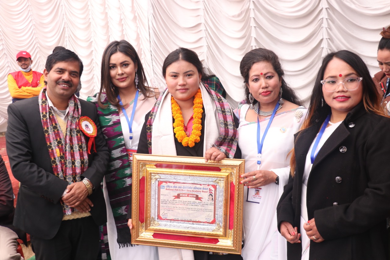 चर्चित गायिका पुर्णिमा तामाङ सम्मानित
