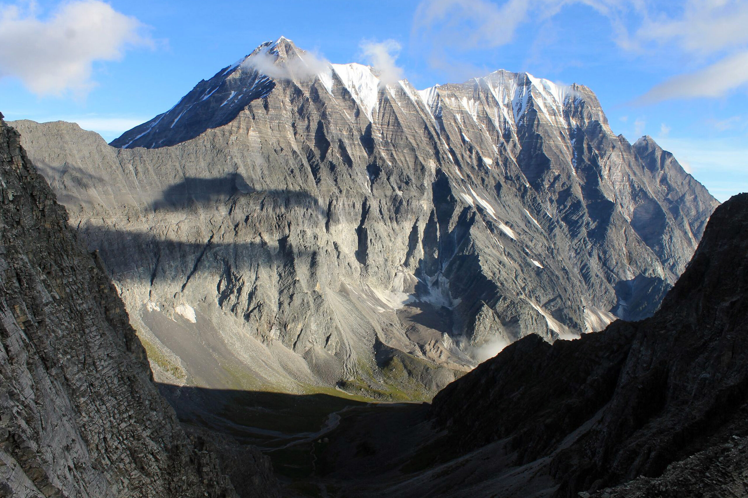 हिमाल किन कालो हुँदैछ ?