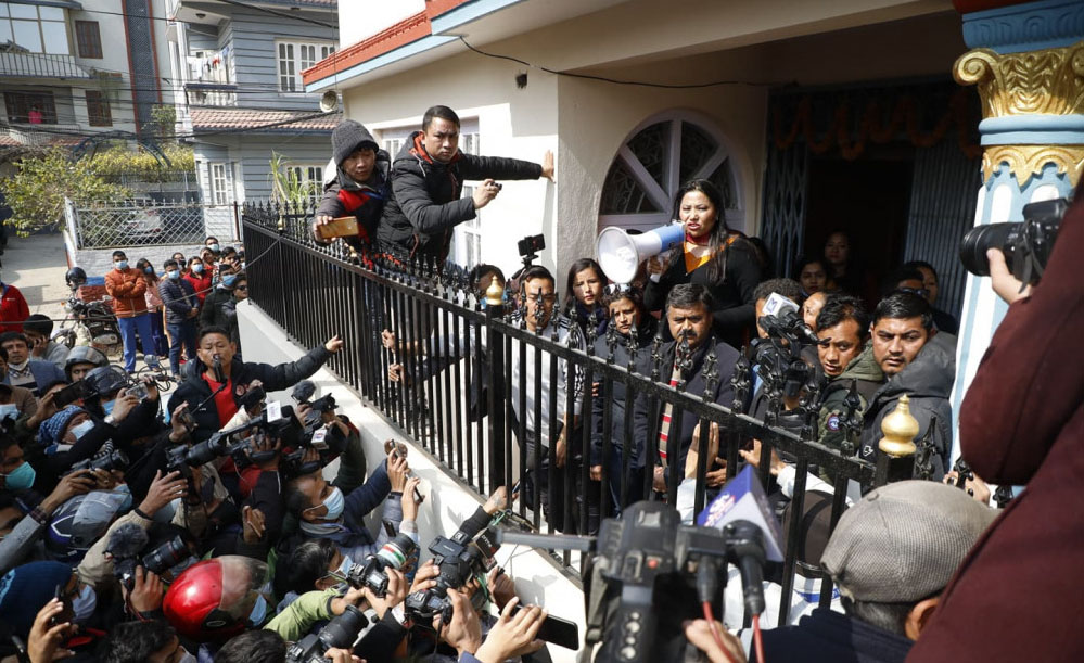 सम्पादकीयः झाँक्री पक्राउ प्रकरण, पहिलो गाँसमै सरकारको दाँतमा ढुंगा !