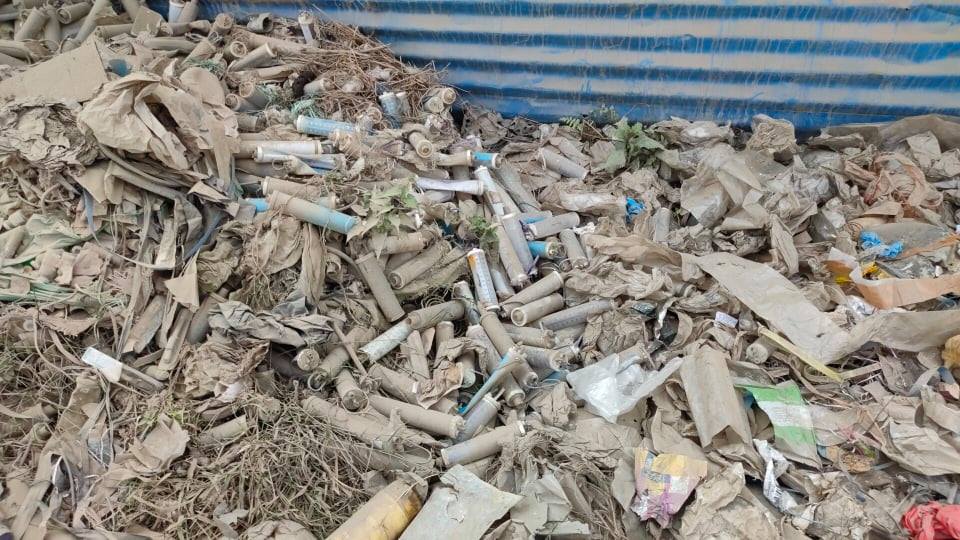 प्रयोग गरिएका स्लाइन पाइप, पञ्जा र सिरिञ्जलाई सरसफाई गरेर भारततर्फ तस्करी(भिडियोसहित)