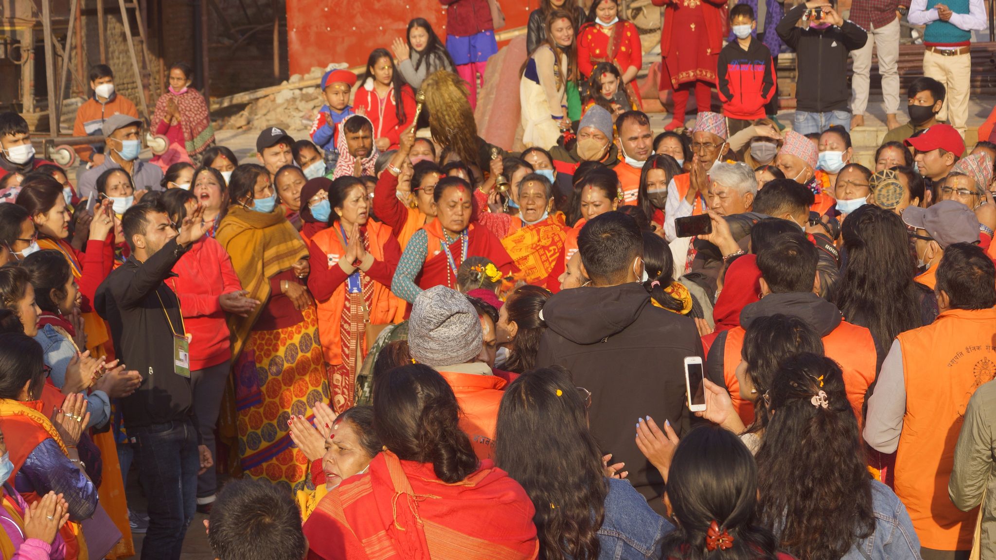 महाशिवरात्रीः पशुपतिमा दर्शन, पुजा देखि नाचगान सम्म भक्तजनको भीड ( भिडियो सहित )