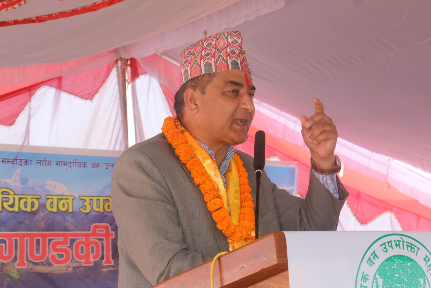 पर्यटकलाई कसरी उत्कृष्ट सेवा दिएर खुशी बनाउन सकिन्छ, त्यतातिर जुट्नुस्: मन्त्री लम्साल